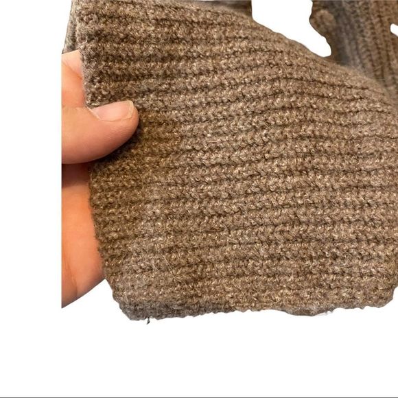 Wearing your heart on your sleeve wear 2 ways crossover sleeve sweater M nwt - Picture 7 of 7